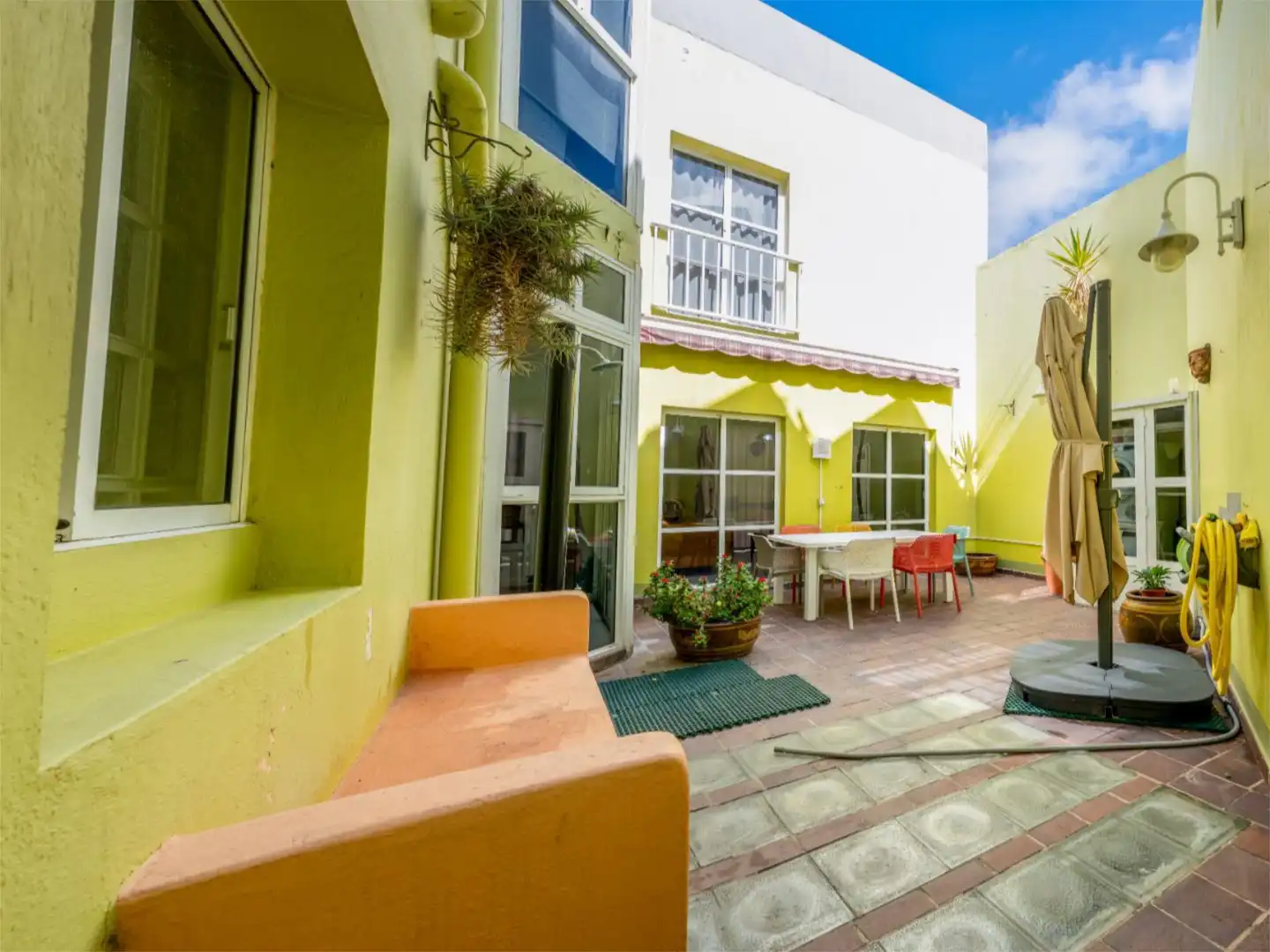 Casa o xalet en venda a Schamann - Rehoyas Vista exterior de Casa o xalet en venda en Las Palmas de Gran Canaria amb Balcó