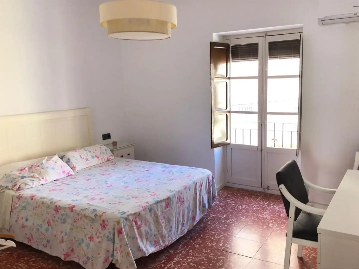 Dormitori de Apartament de lloguer en  Jaén Capital amb Aire condicionat i Balcó