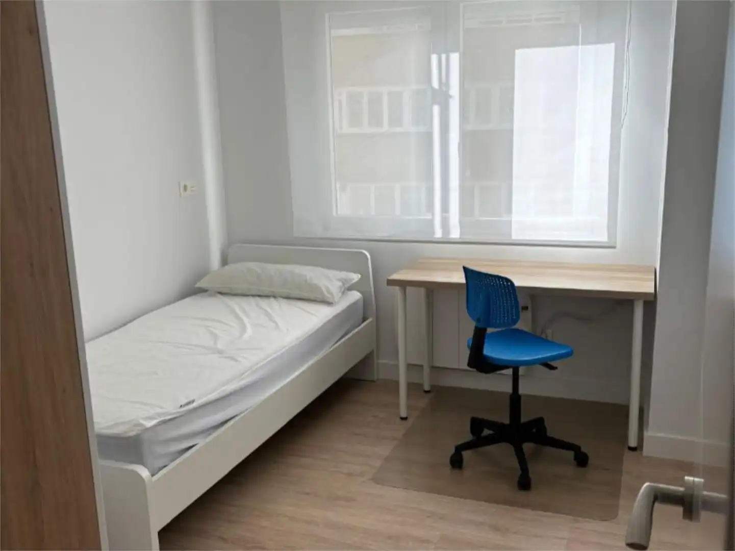 Habitación de Piso para compartir en Bilbao  con Calefacción, Parquet y Amueblado