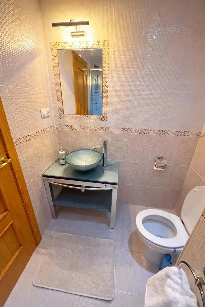Habitación en Calle del Maestro Alonso, 56, Carolinas Altas Baño de Piso para compartir en Alicante / Alacant con Parquet, Terraza y Amueblado