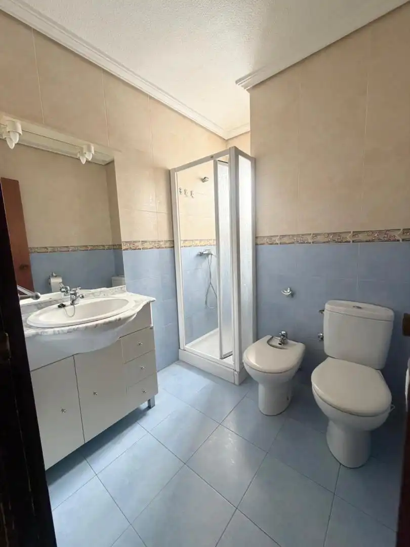 Badezimmer von Wohnung zum Verkauf in Molina de Segura mit Klimaanlage und Balkon