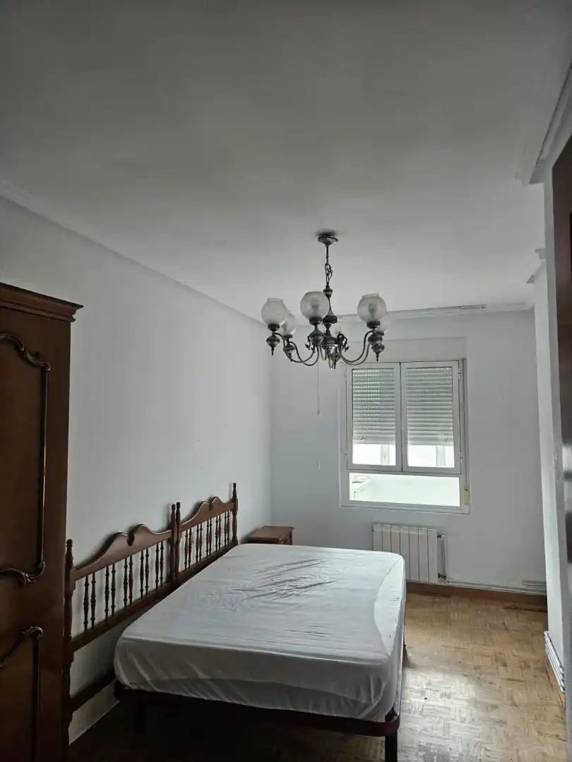 Flat for sale in Le-4514, 97, La Robla Bedroom of Flat for sale in La Robla with Terrace and Balcony
