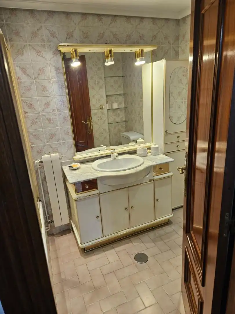 Flat for sale in Le-4514, 97, La Robla Bathroom of Flat for sale in La Robla with Terrace and Balcony
