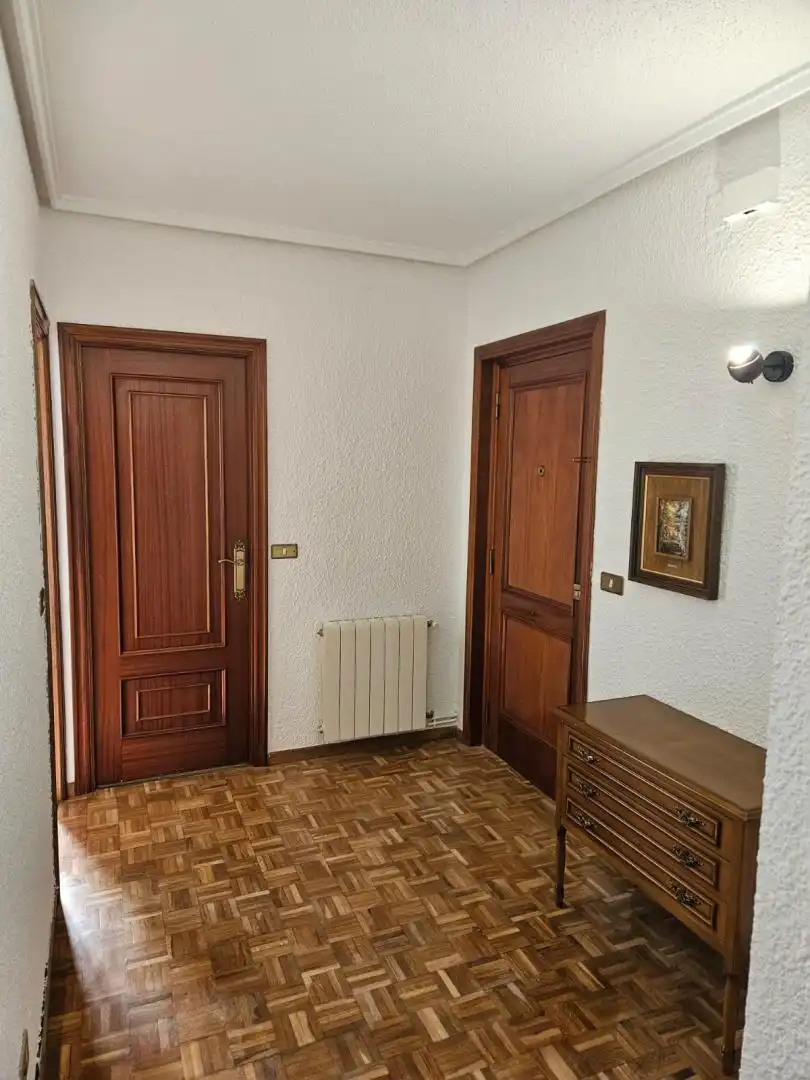 Flat for sale in Le-4514, 97, La Robla Flat for sale in La Robla with Terrace and Balcony