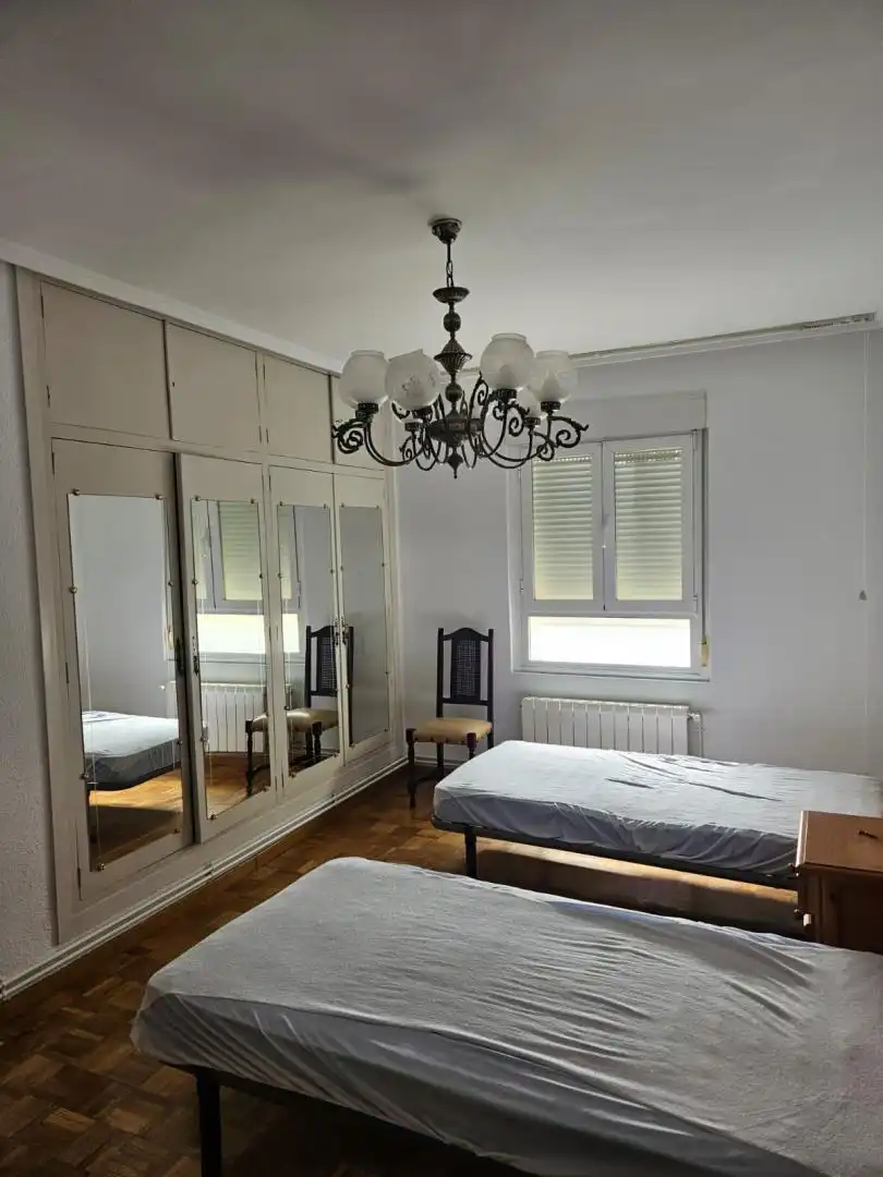 Flat for sale in Le-4514, 97, La Robla Bedroom of Flat for sale in La Robla with Terrace and Balcony