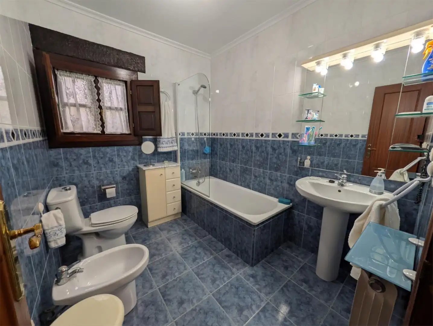 Casa o chalet en venta en Barrio Galizano-los Verdes, 25, Galizano Baño de Casa o chalet en venta en Ribamontán al Mar con Terraza y Piscina