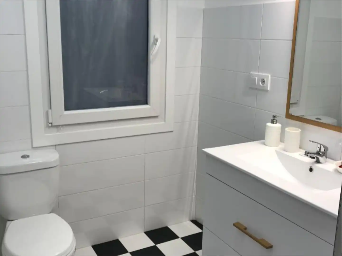 Bathroom of Flat for rent in A Coruña Capital   with Heating, Furnished and Video intercom
