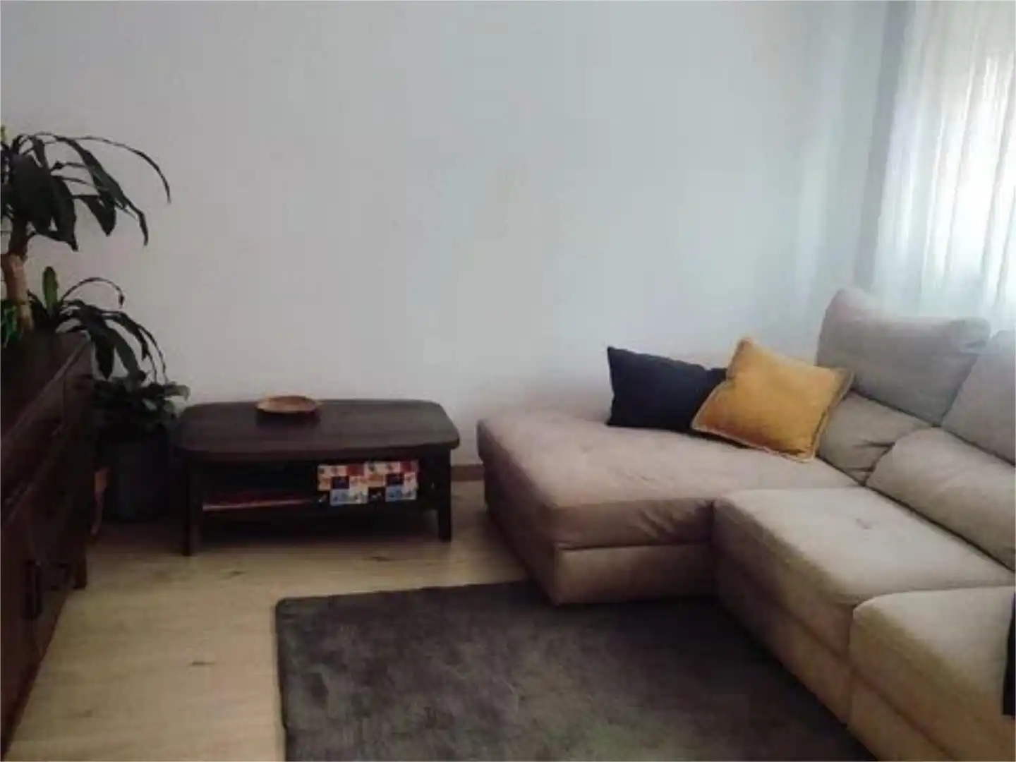 Pis en venda a Calle Fundi, 5, Valdemorillo pueblo Sala d'estar de Pis en venda en Valdemorillo amb Aire condicionat, Calefacció i Jardí privat