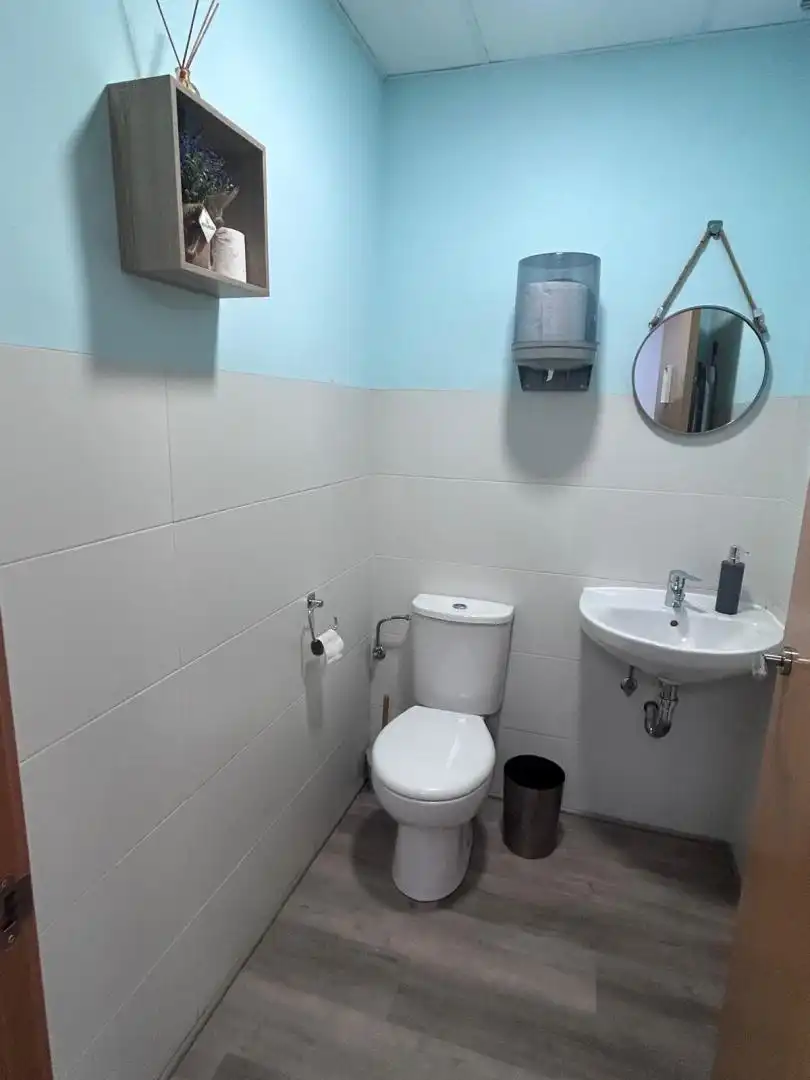 Baño de Local de alquiler en Mislata con Aire acondicionado