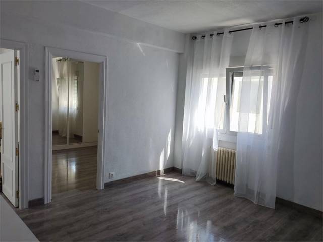 Piso en Alquiler en Calle Alcalá, 370 en Pueblo Nuevo