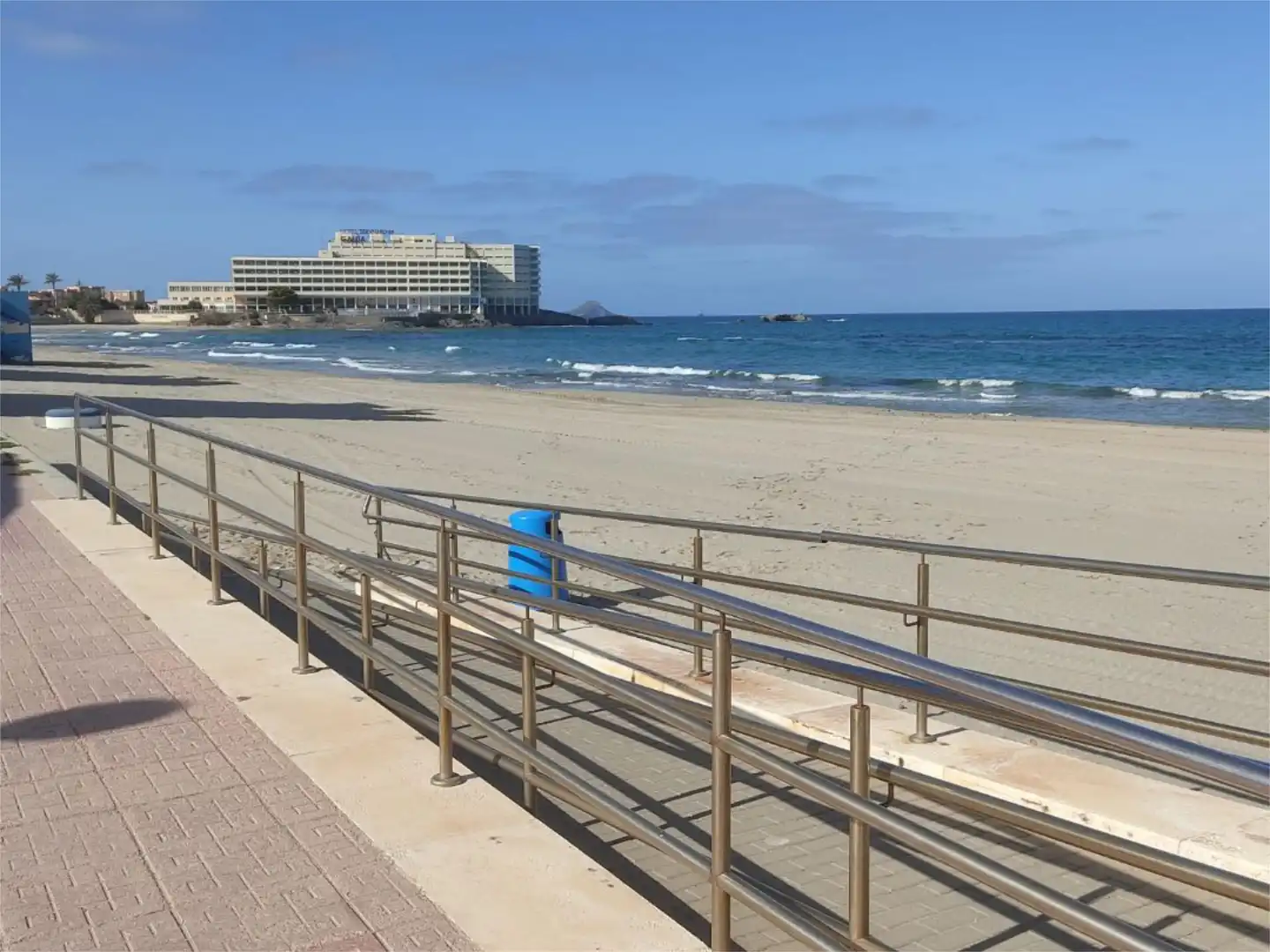 Außenansicht von Maisonette zur Miete in La Manga del Mar Menor mit Terrasse, Schwimmbad und Möbliert