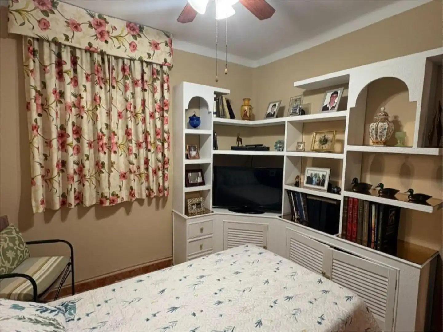 Flat for sale in Barrio de Ciudad Jardín Bedroom of Flat for sale in Málaga with Terrace and Furnished