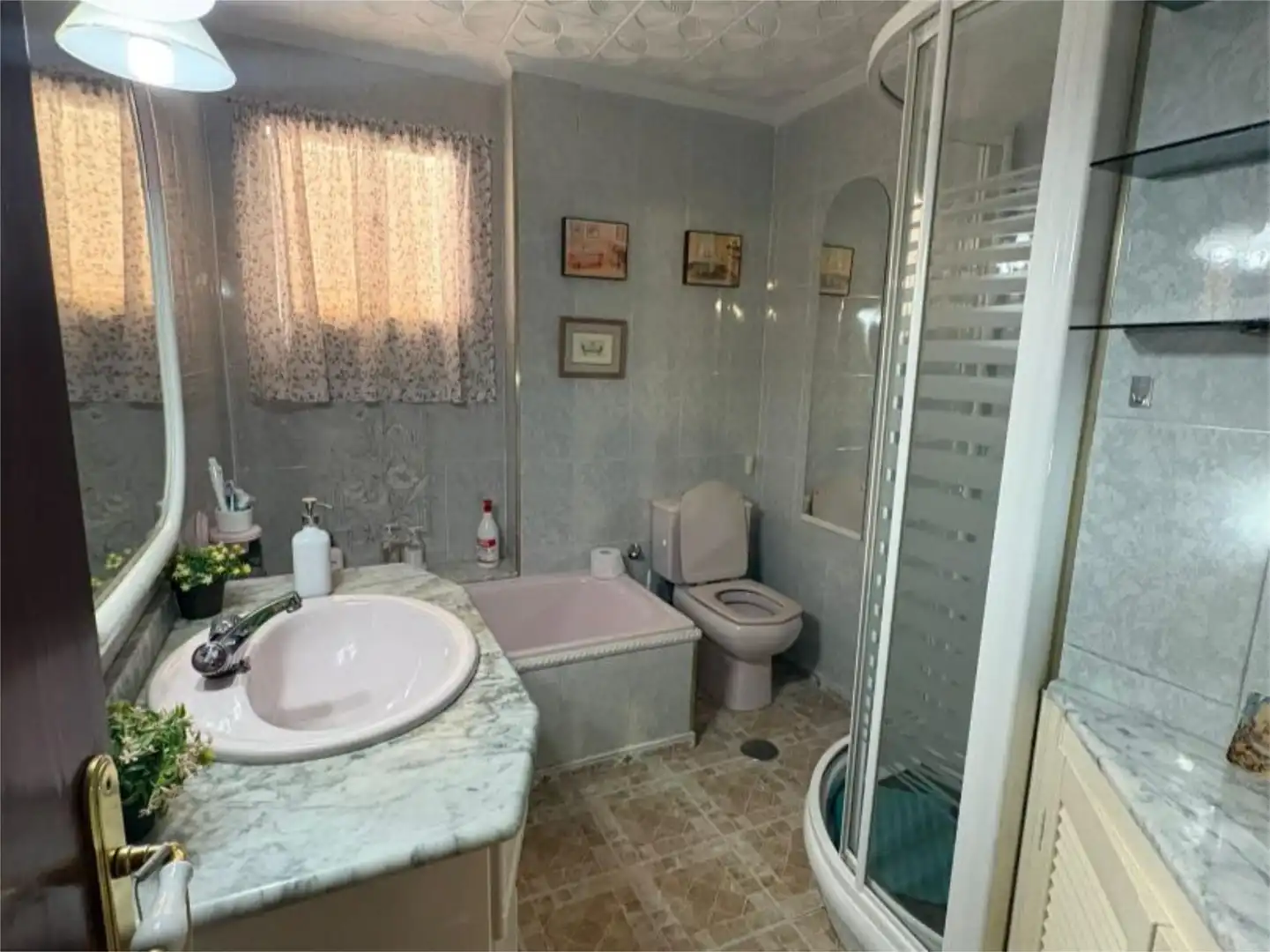 Flat for sale in Barrio de Ciudad Jardín Bathroom of Flat for sale in Málaga with Terrace and Furnished