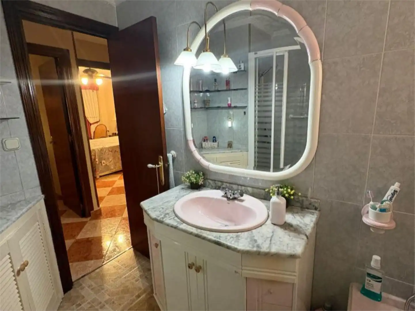Flat for sale in Barrio de Ciudad Jardín Bathroom of Flat for sale in Málaga with Terrace and Furnished