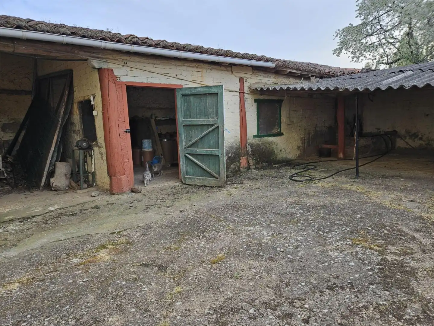 Finca rústica en venta en Calle Carretera, 7, Santa Colomba de Curueño Vista exterior de Finca rústica en venta en Santa Colomba de Curueño con Calefacción, Jardín privado y Amueblado