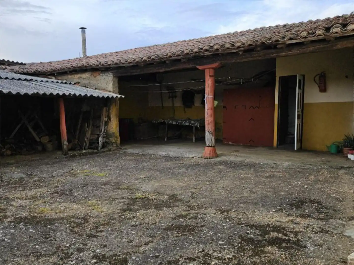 Finca rústica en venta en Calle Carretera, 7, Santa Colomba de Curueño Vista exterior de Finca rústica en venta en Santa Colomba de Curueño con Calefacción, Jardín privado y Amueblado