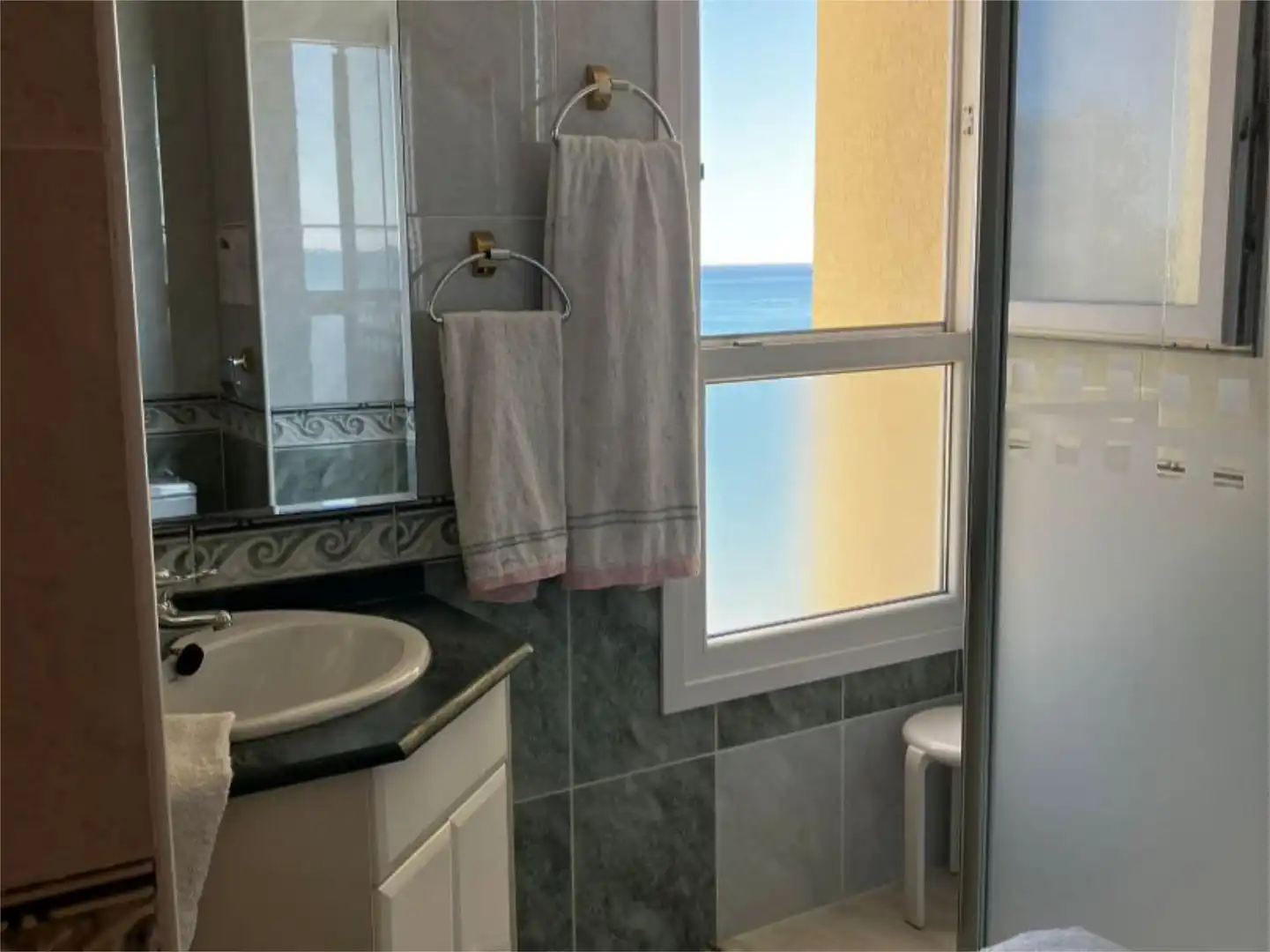 Wohnung zum Verkauf in Calle Camilo José Cela, 7, Playa de la Fontanilla Badezimmer von Wohnung zum Verkauf in Marbella mit Klimaanlage, Heizung und Terrasse