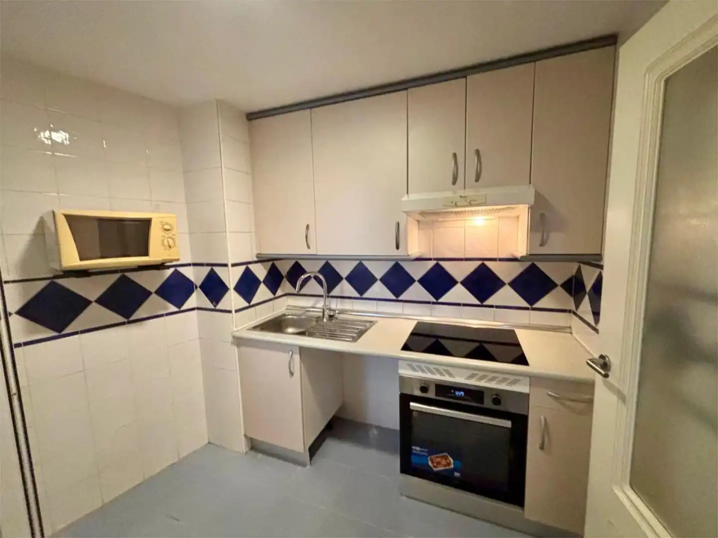 Kitchen of Flat for sale in Benidorm  with Air Conditioner, Terrace and Swimming Pool