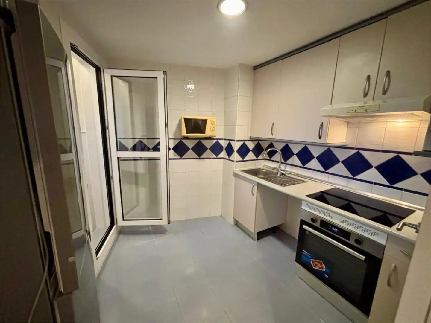 Kitchen of Flat for sale in Benidorm  with Air Conditioner, Terrace and Swimming Pool