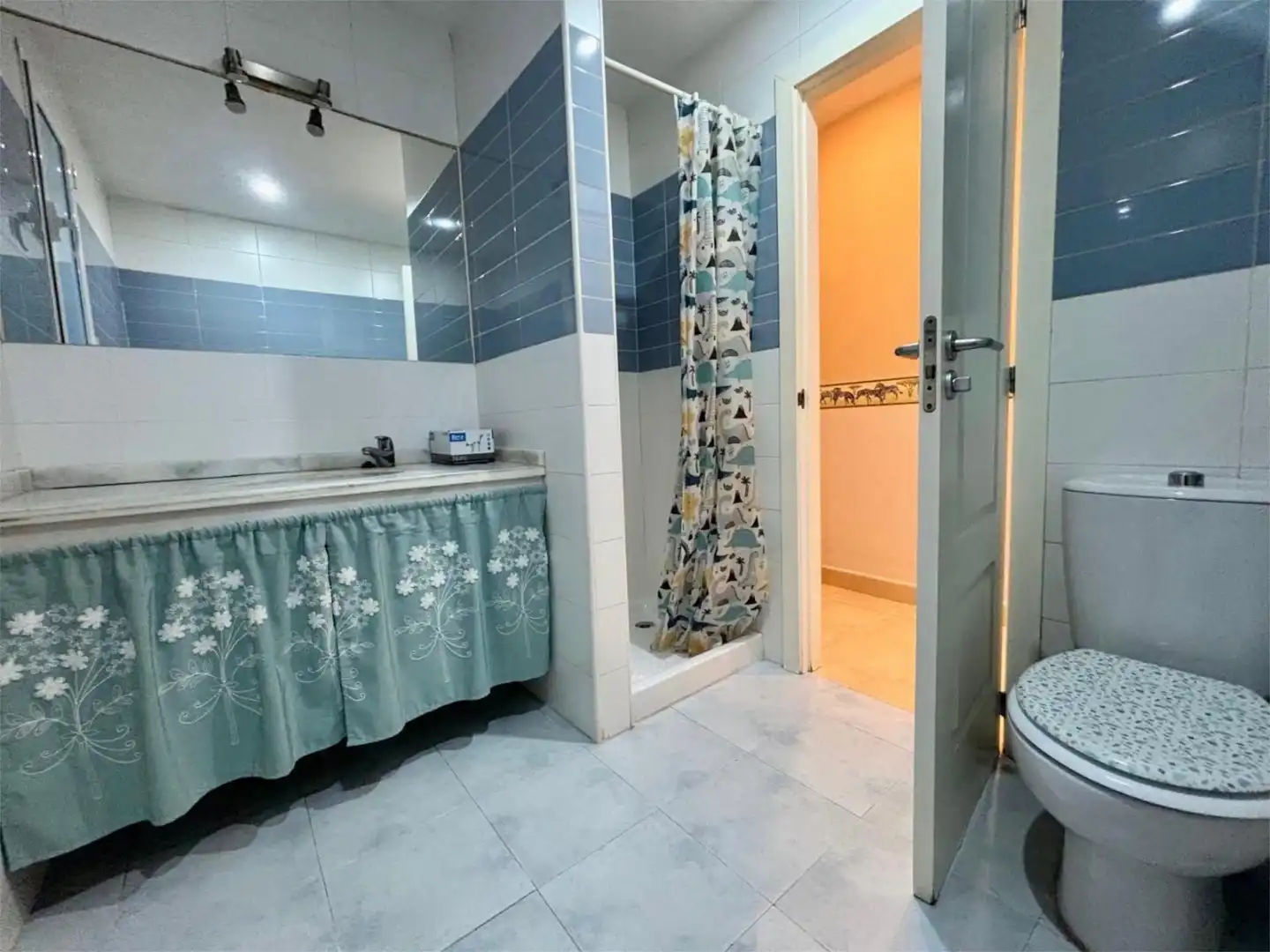 Bathroom of Flat for sale in Benidorm  with Air Conditioner, Terrace and Swimming Pool