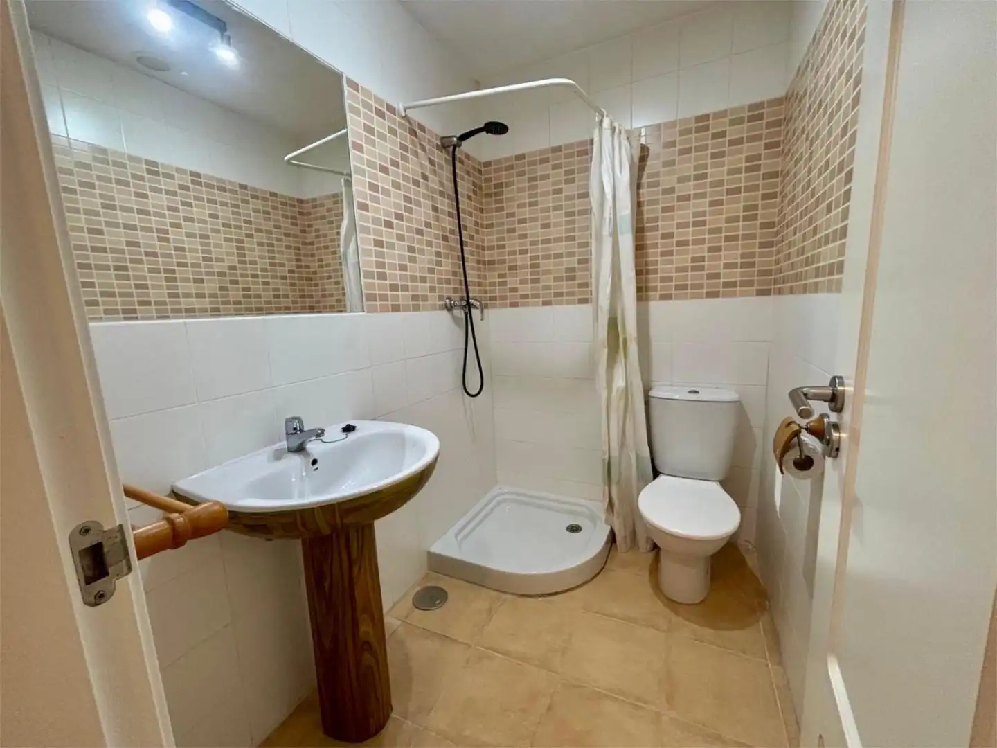 Bathroom of Flat for sale in Benidorm  with Air Conditioner, Terrace and Swimming Pool