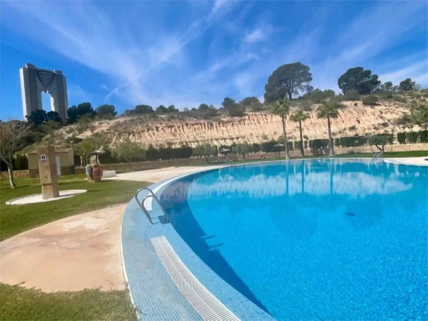Swimming pool of Flat for sale in Benidorm  with Air Conditioner, Terrace and Swimming Pool