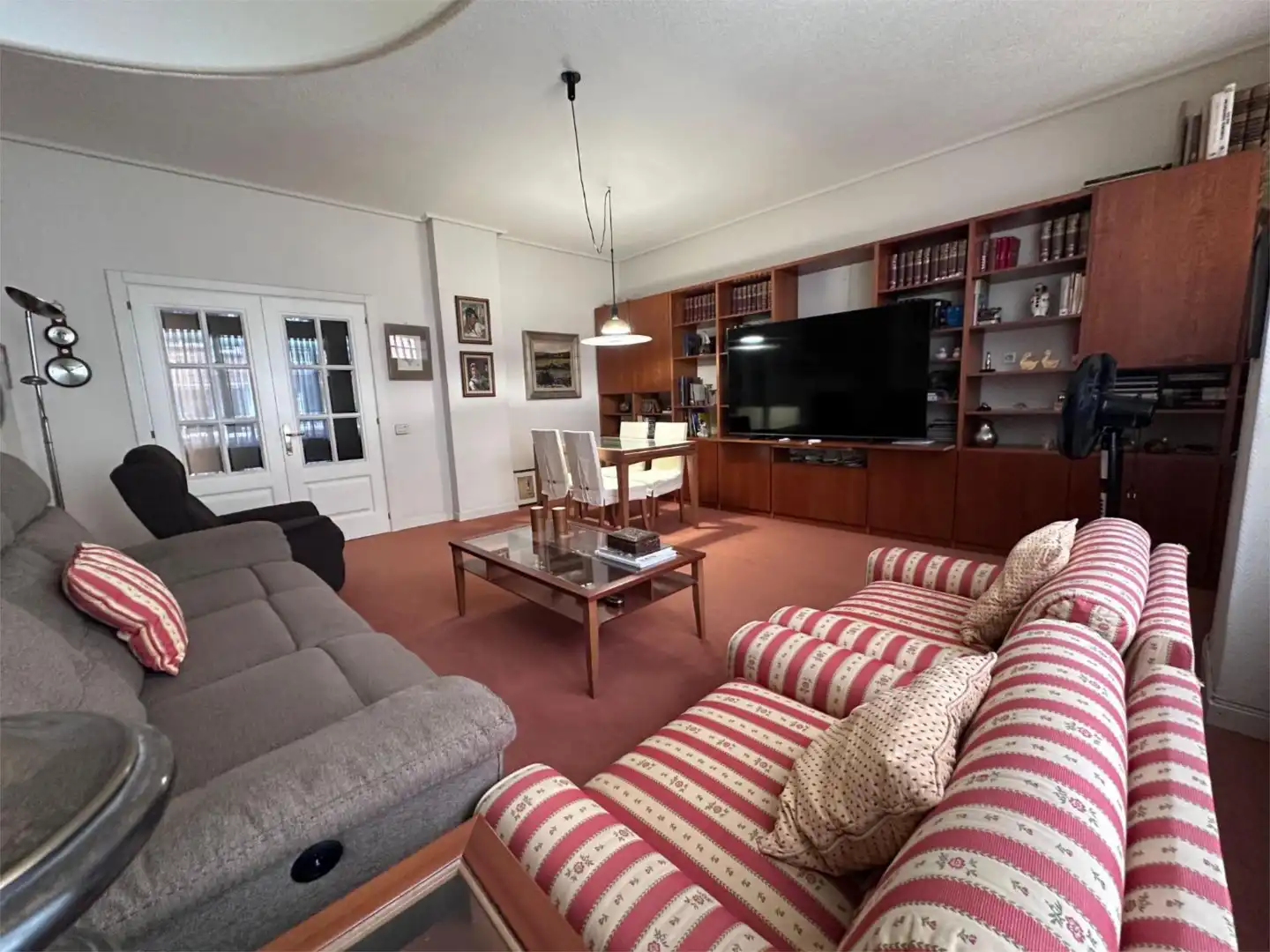 Sala d'estar de Pis en venda en Bilbao  amb Calefacció, Parquet i Moblat