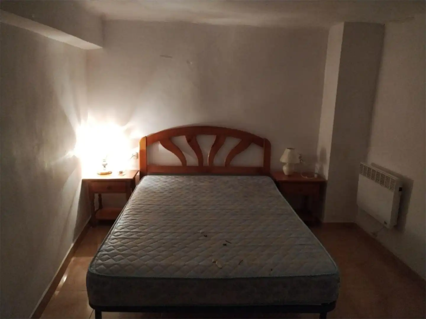 Dormitori de Finca rústica en venda en Albalate del Arzobispo amb Calefacció, Traster i Moblat