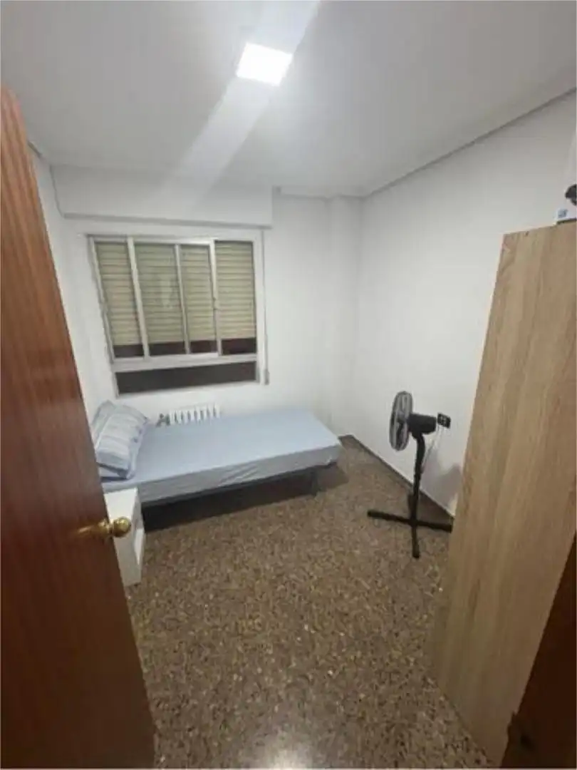 Room in Llombai