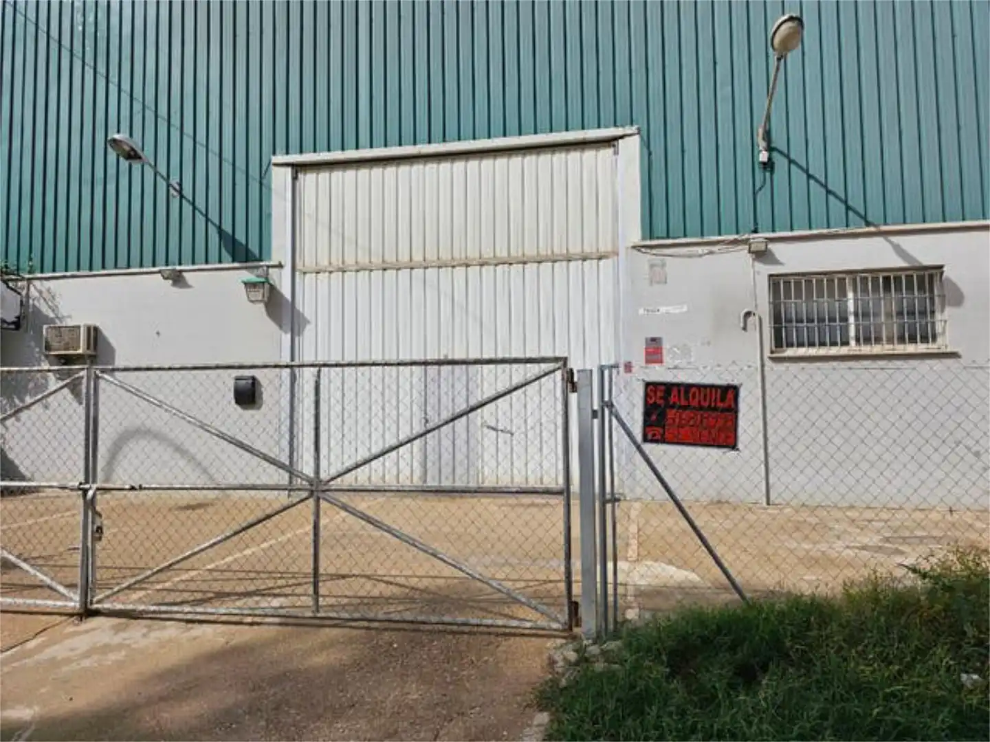 Vista exterior de Nave industrial de alquiler en Chiva