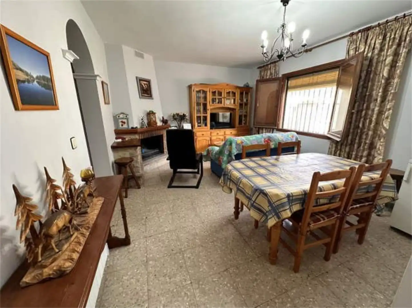 Einfamilien-Reihenhaus zum Verkauf in Botarell Esszimmer von Einfamilien-Reihenhaus zum Verkauf in Botarell mit Terrasse und Schwimmbad