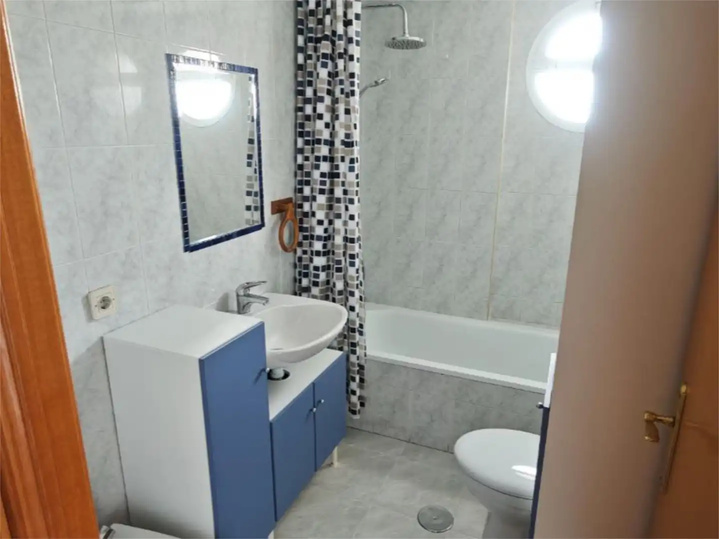 Wohnung zum Verkauf in Calle Prado de Goñi, 8, San Adrián Badezimmer von Wohnung zum Verkauf in San Adrián mit Heizung, Parkett und Gemeinschaftsparkplatz