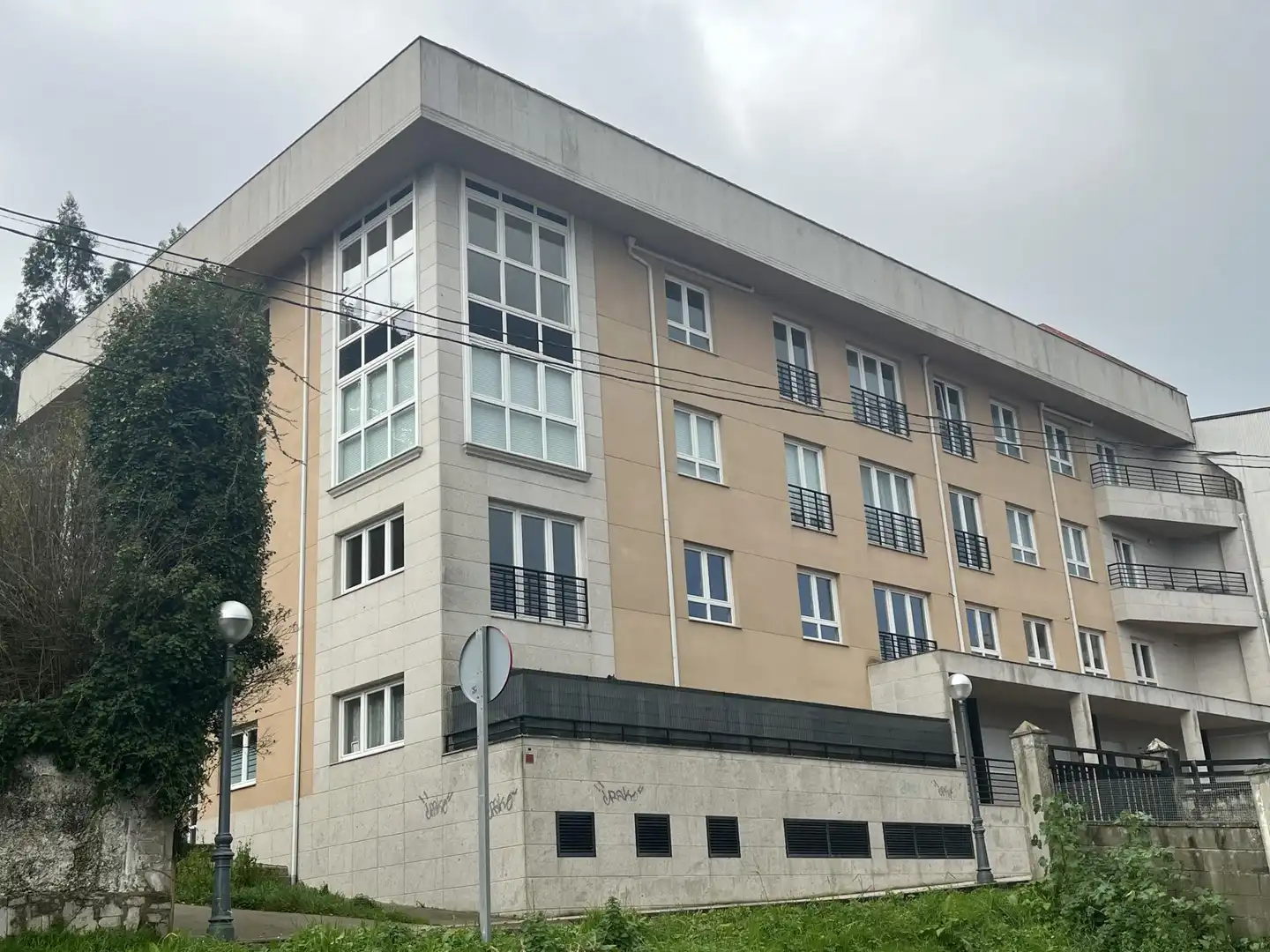 Vista exterior de Pis en venda en Arteixo amb Calefacció, Parquet i Traster