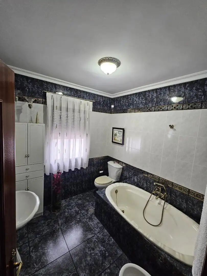 Detached homes for sale in Calle Toledo, 26, Martos Bathroom of Detached homes for sale in Martos with Air Conditioner and Terrace