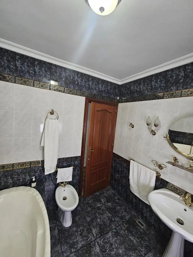 Detached homes for sale in Calle Toledo, 26, Martos Bathroom of Detached homes for sale in Martos with Air Conditioner and Terrace