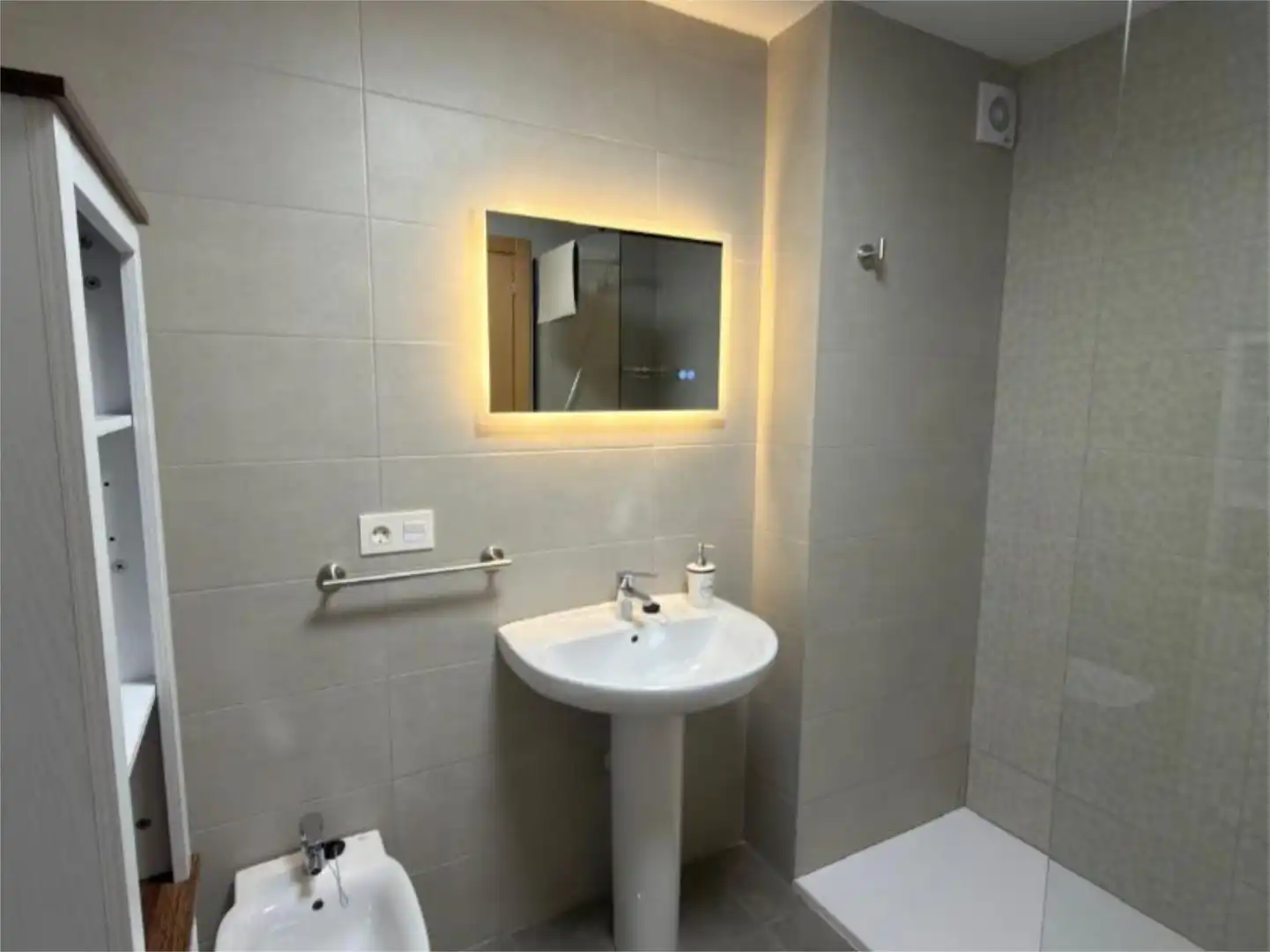 Baño de Piso de alquiler en Albuñol con Piscina, Amueblado y Balcón