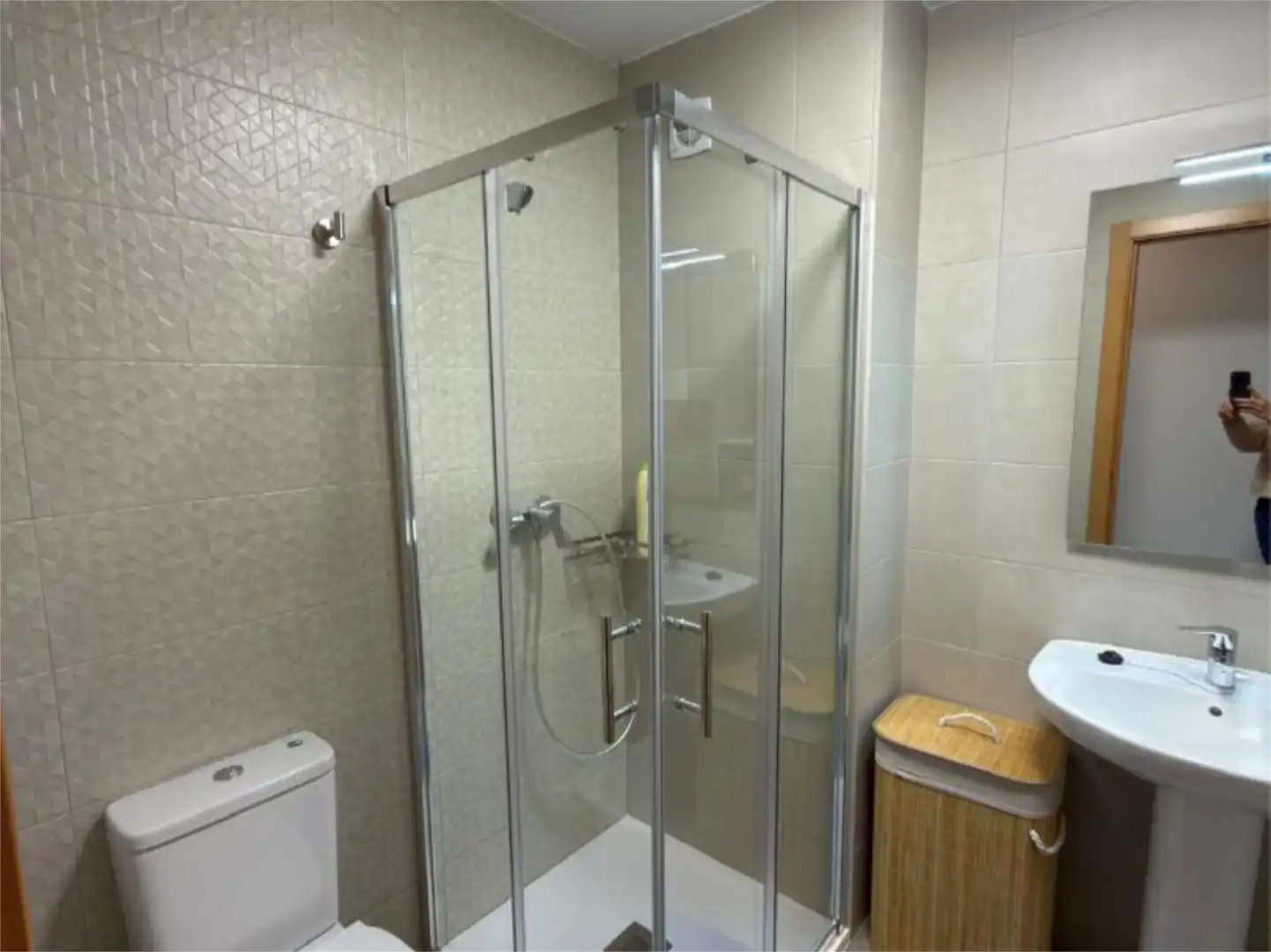 Baño de Piso de alquiler en Albuñol con Piscina, Amueblado y Balcón