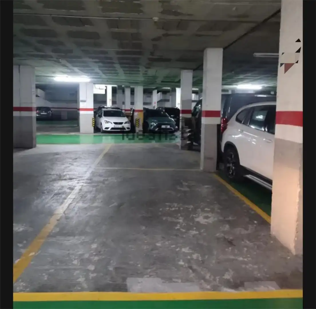 Aparcament de Garatge de lloguer en Badalona