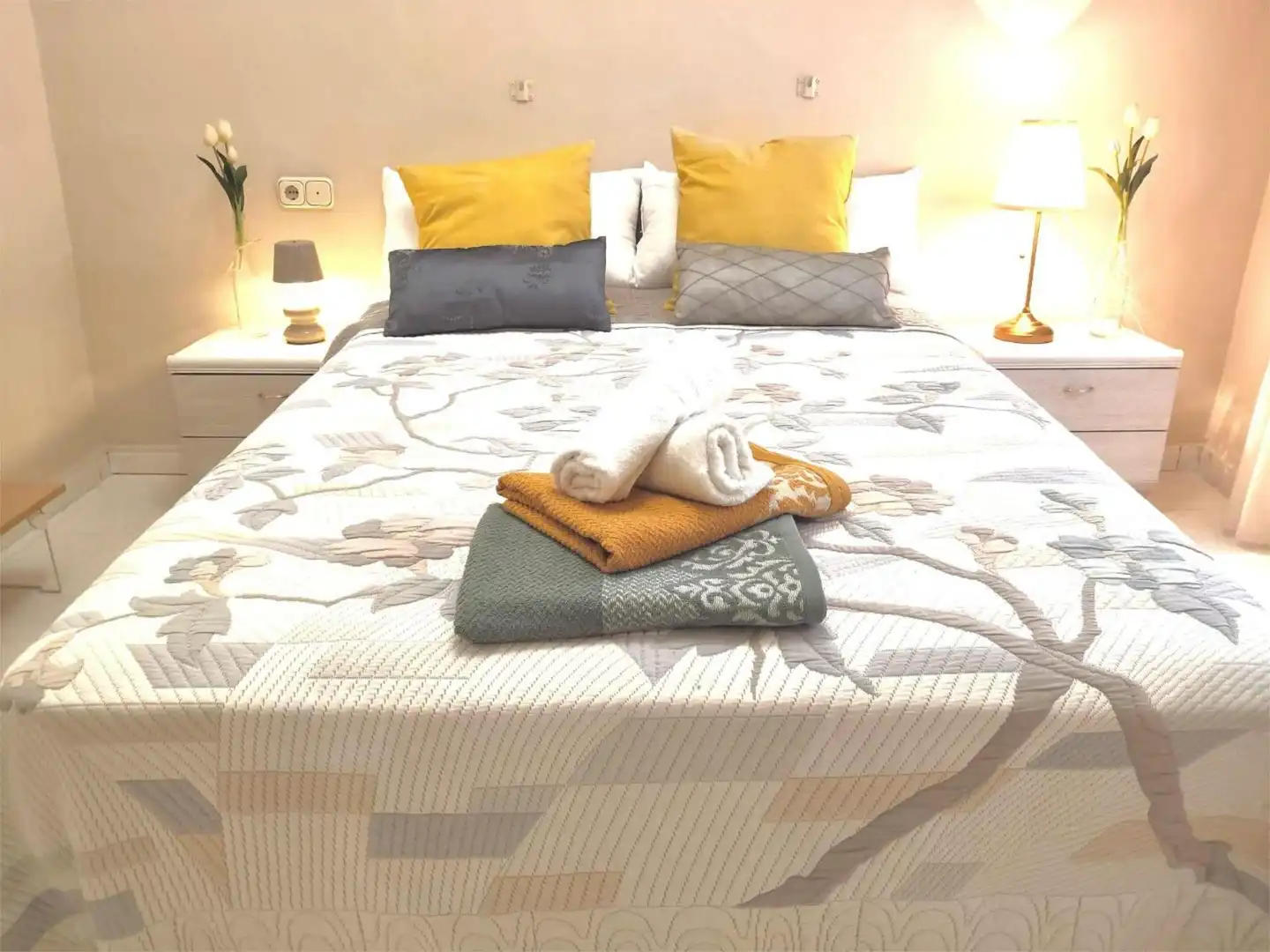 Wohnung zur Miete in Calle Príncipe, 11, Centro - Sagrario Schlafzimmer von Wohnung zur Miete in Granada Capital mit Klimaanlage und Balkon