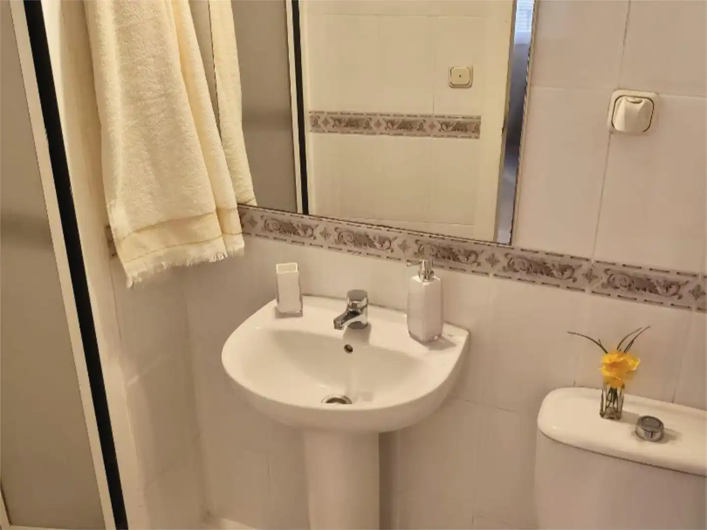 Wohnung zur Miete in Calle Príncipe, 11, Centro - Sagrario Badezimmer von Wohnung zur Miete in Granada Capital mit Klimaanlage und Balkon
