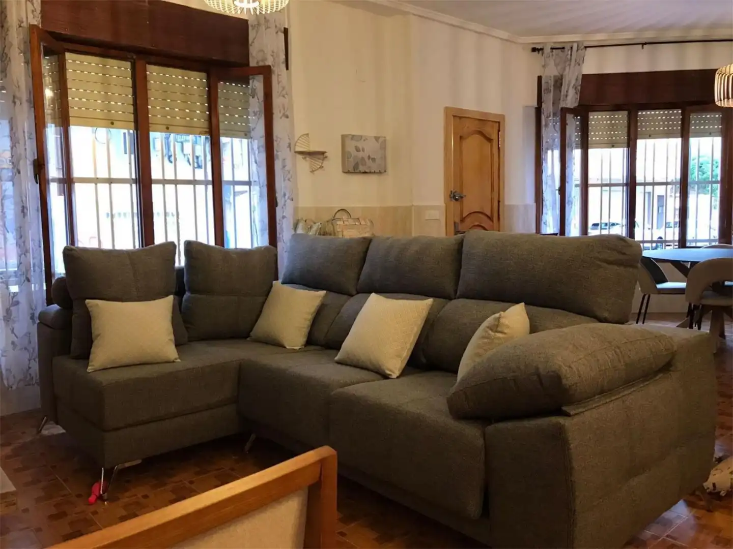 Wohnung zur Miete in Calle Radio Murcia, 4, Las Piscinas Naturales Wohnzimmer von Wohnung zur Miete in Torrevieja mit Klimaanlage
