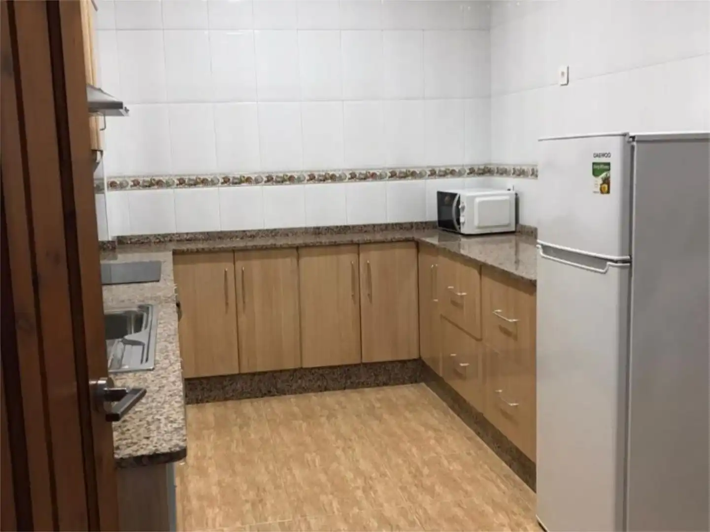 Wohnung zur Miete in Calle Radio Murcia, 4, Las Piscinas Naturales Küche von Wohnung zur Miete in Torrevieja mit Klimaanlage