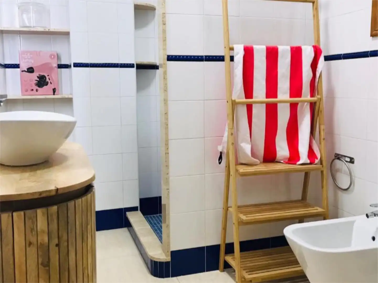 Wohnung zur Miete in Calle Radio Murcia, 4, Las Piscinas Naturales Badezimmer von Wohnung zur Miete in Torrevieja mit Klimaanlage