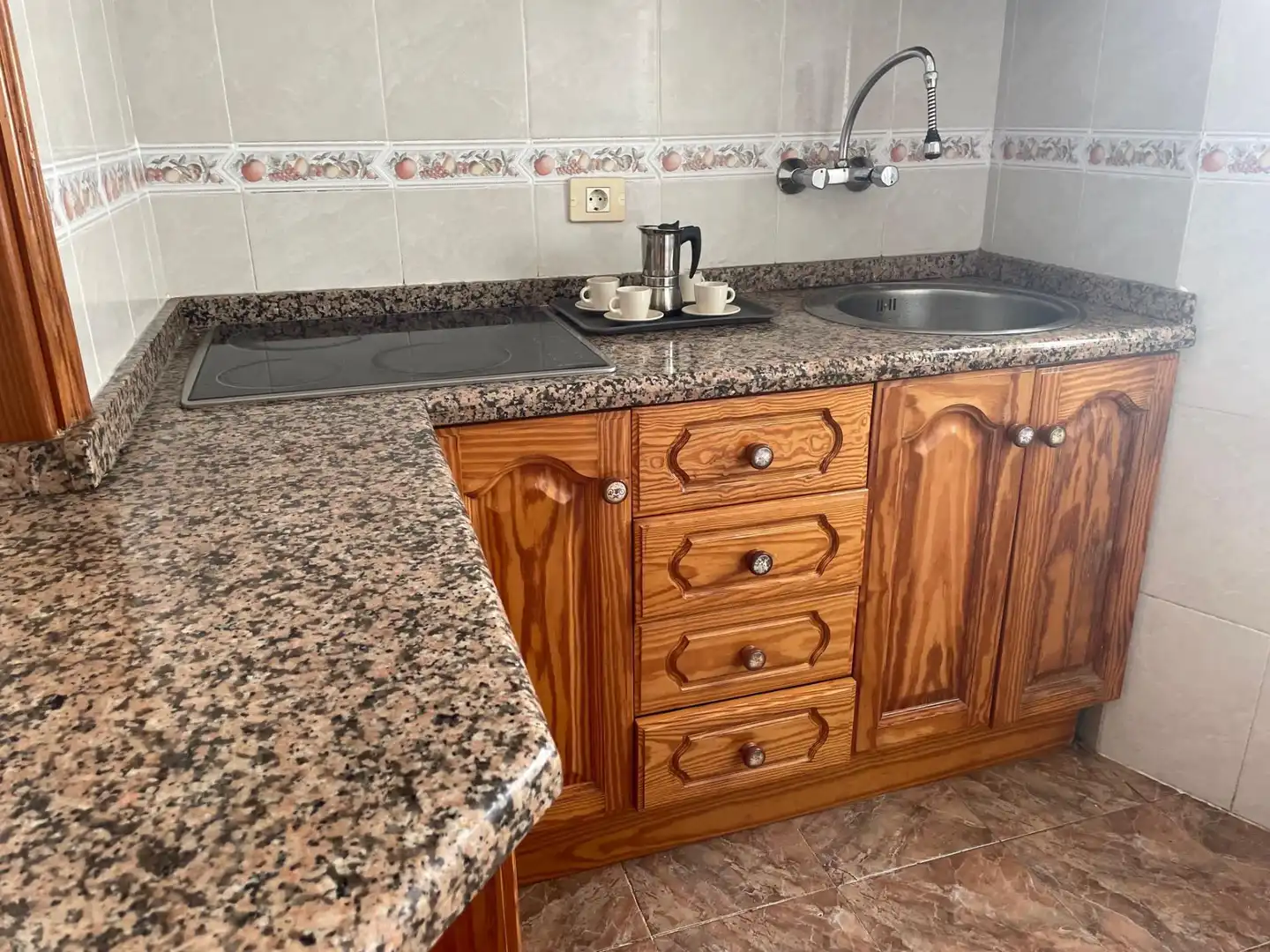 Flat for sale in Calle San Juan, 107, La Cuesta -Finca España Kitchen of Flat for sale in San Cristóbal de la Laguna with Parquet flooring and Furnished