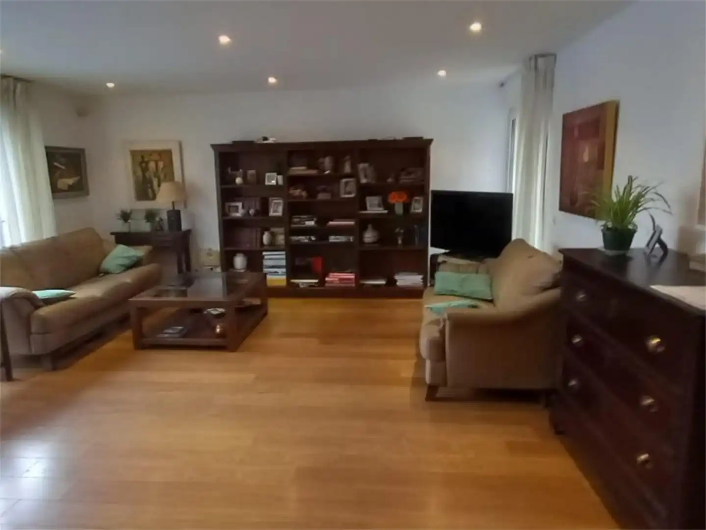 Casa o chalet en venta en Calle Amadeo Vives, 43, Las Matas - Peñascales Sala de estar de Casa o chalet en venta en Las Rozas de Madrid con Terraza, Piscina y Balcón