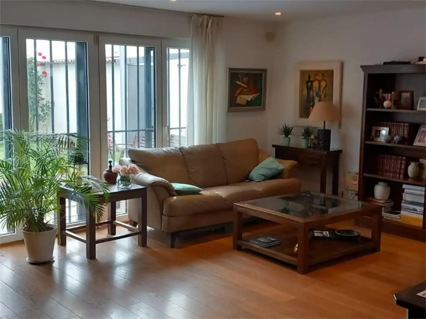 Casa o chalet en venta en Calle Amadeo Vives, 43, Las Matas - Peñascales Sala de estar de Casa o chalet en venta en Las Rozas de Madrid con Terraza, Piscina y Balcón