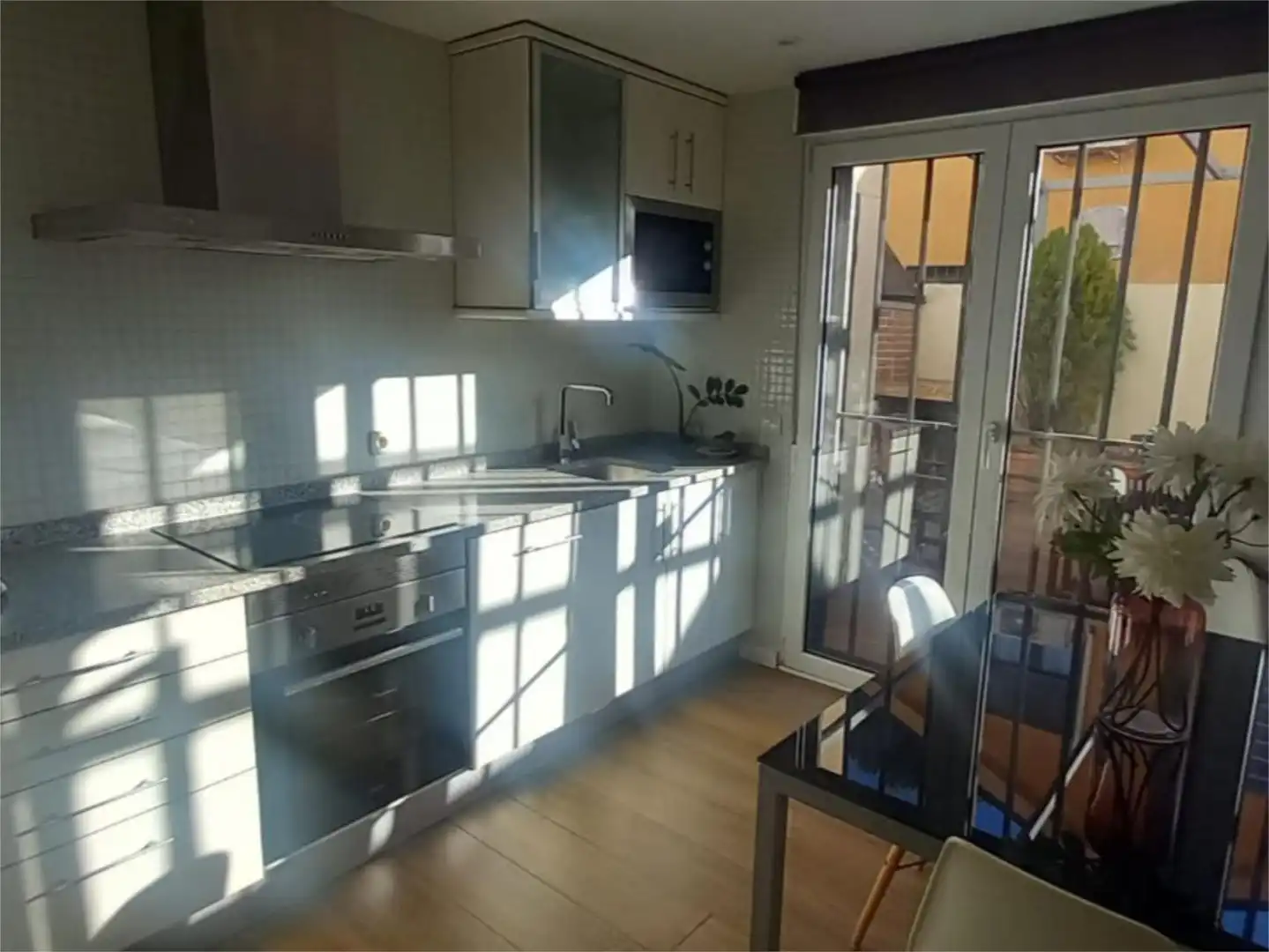 Casa o chalet en venta en Calle Amadeo Vives, 43, Las Matas - Peñascales Cocina de Casa o chalet en venta en Las Rozas de Madrid con Terraza, Piscina y Balcón