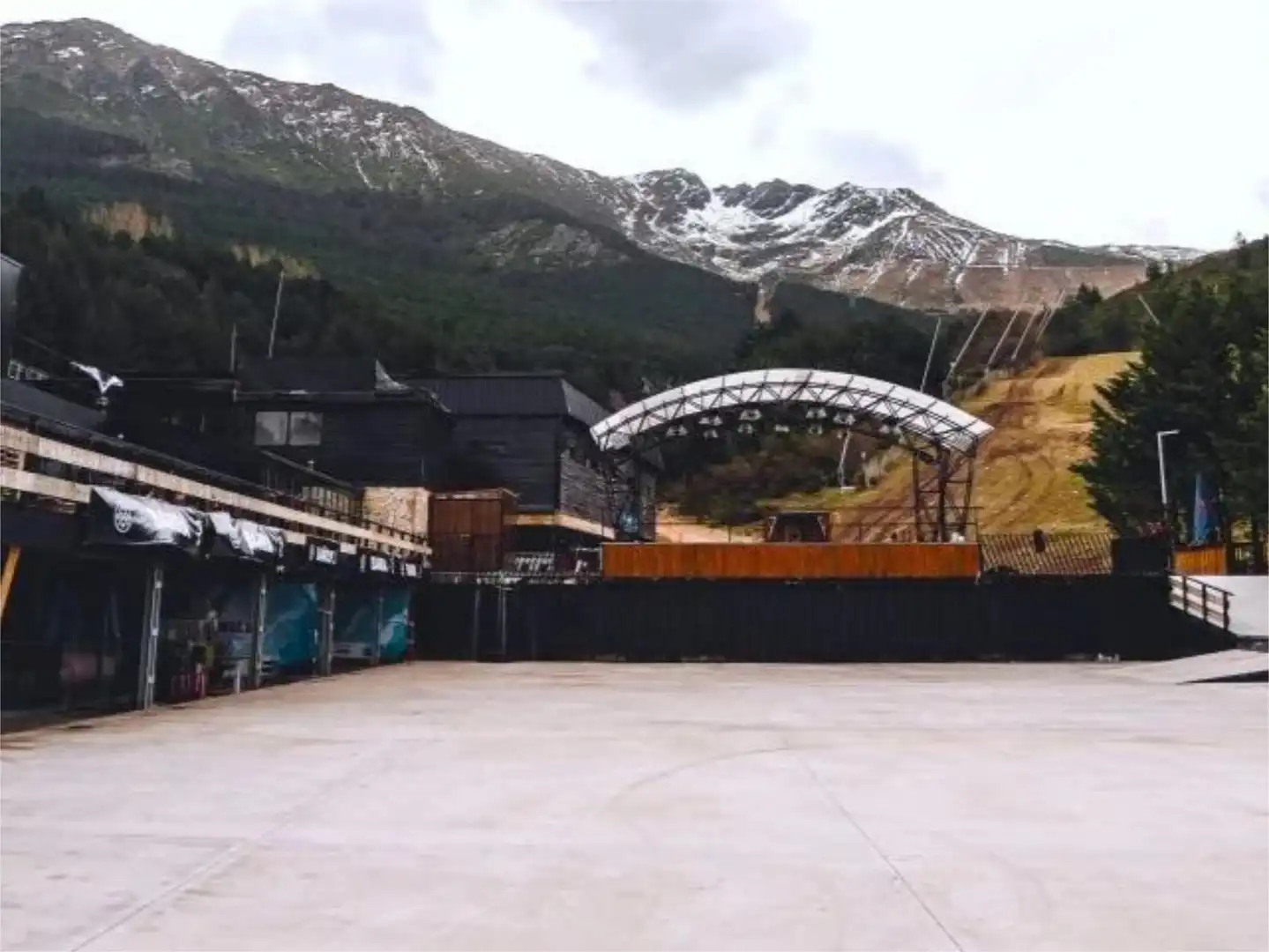 Vista exterior de Estudi en venda en Cerezo de Arriba amb Calefacció i Terrassa