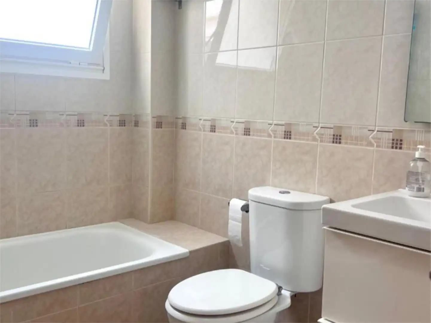 Piso en venta en Calle Isla de la Graciosa, 41, San Isidro Baño de Piso en venta en Granadilla de Abona con Terraza y Balcón