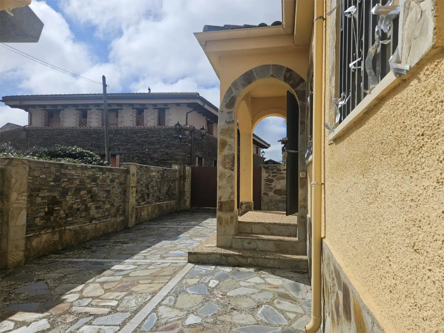 Exterior view of Detached homes for sale in Aldeavieja de Tormes  with Heating and Furnished